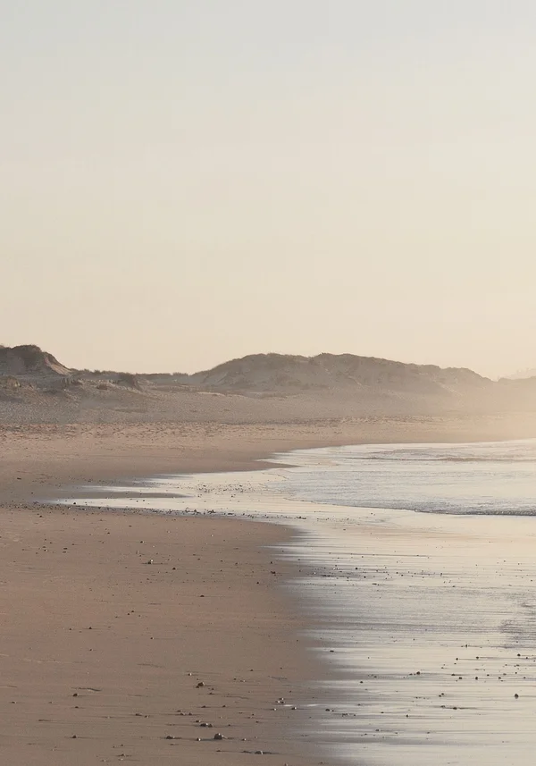 Samotna poranna plaża